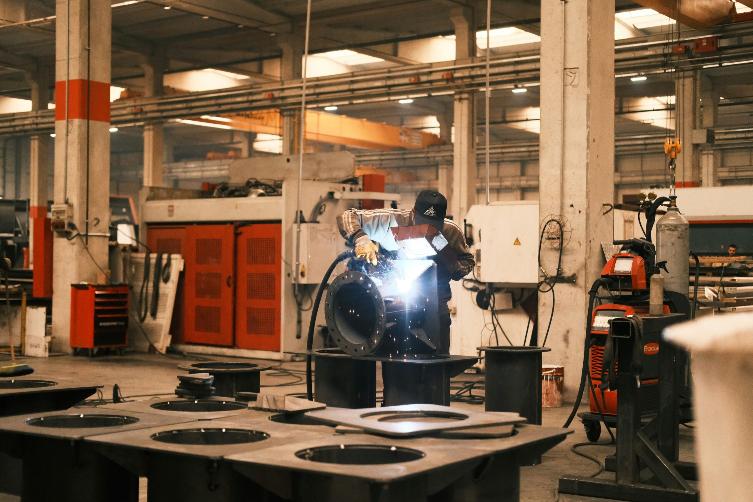SMTR Group Düzce fabrikası makine parkuru — CNC, lazer, pres ve kaynak ekipmanları